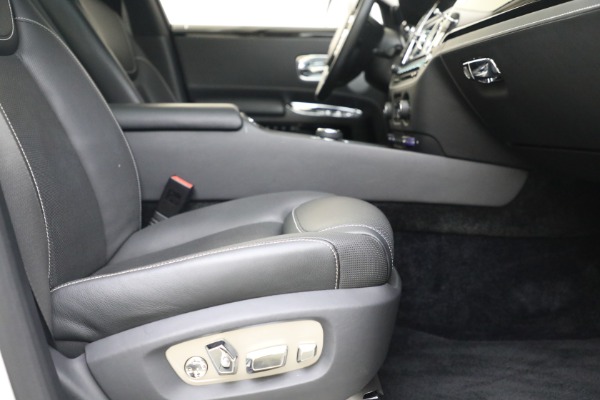 Used 2017 Rolls-Royce Ghost for sale $219,900 at Alfa Romeo of Greenwich in Greenwich CT 06830 18