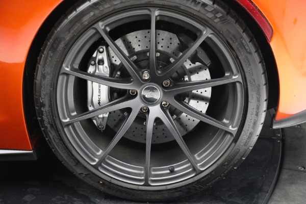 Used 2016 McLaren 675LT Spider for sale $280,900 at Alfa Romeo of Greenwich in Greenwich CT 06830 24