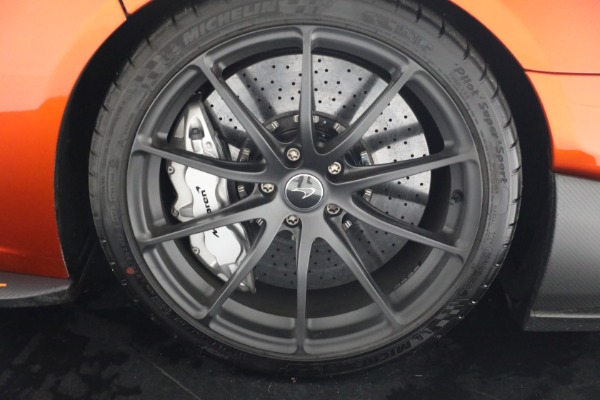 Used 2016 McLaren 675LT Spider for sale $280,900 at Alfa Romeo of Greenwich in Greenwich CT 06830 26