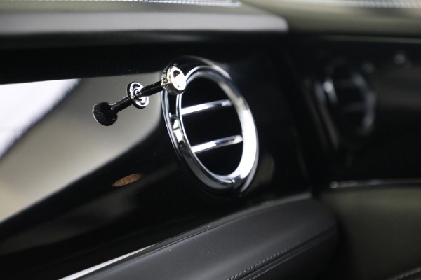 Used 2022 Bentley Bentayga V8 for sale $177,900 at Alfa Romeo of Greenwich in Greenwich CT 06830 24