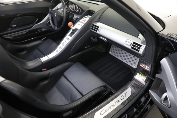 Used 2005 Porsche Carrera GT for sale $1,400,000 at Alfa Romeo of Greenwich in Greenwich CT 06830 27