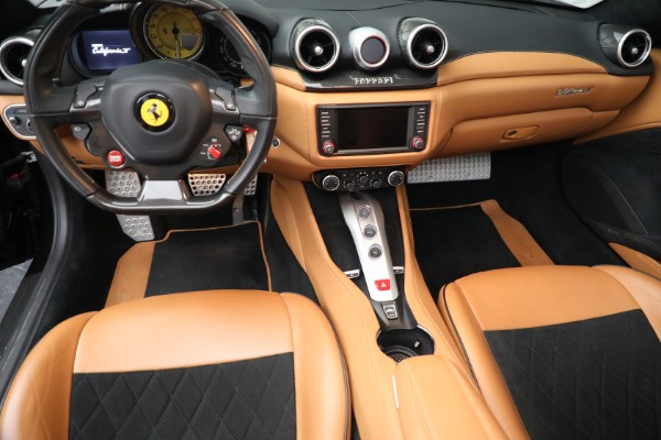 Used 2017 Ferrari California T for sale $178,900 at Alfa Romeo of Greenwich in Greenwich CT 06830 21