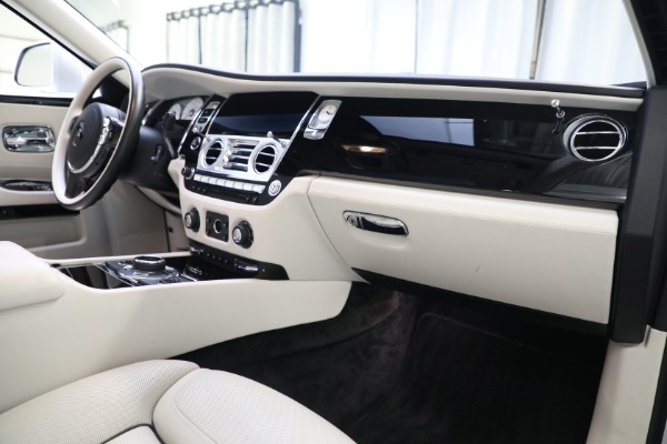 Used 2017 Rolls-Royce Ghost for sale $229,900 at Alfa Romeo of Greenwich in Greenwich CT 06830 16