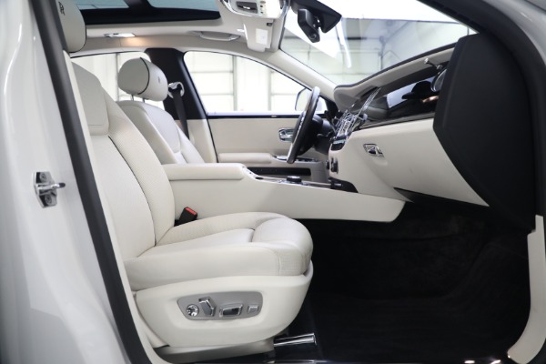 Used 2017 Rolls-Royce Ghost for sale $229,900 at Alfa Romeo of Greenwich in Greenwich CT 06830 17