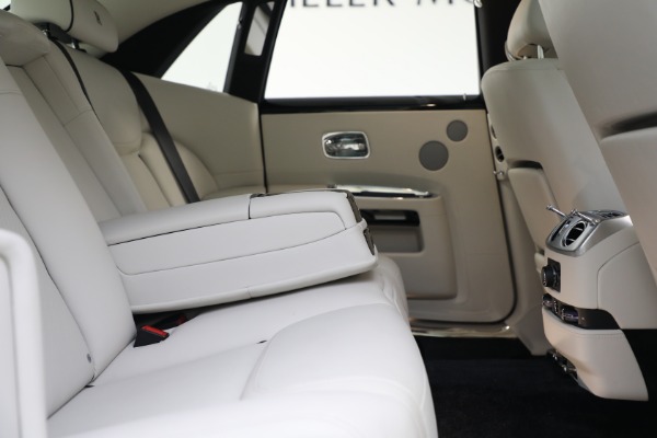 Used 2017 Rolls-Royce Ghost for sale $229,900 at Alfa Romeo of Greenwich in Greenwich CT 06830 23