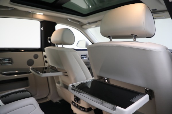 Used 2017 Rolls-Royce Ghost for sale $229,900 at Alfa Romeo of Greenwich in Greenwich CT 06830 25