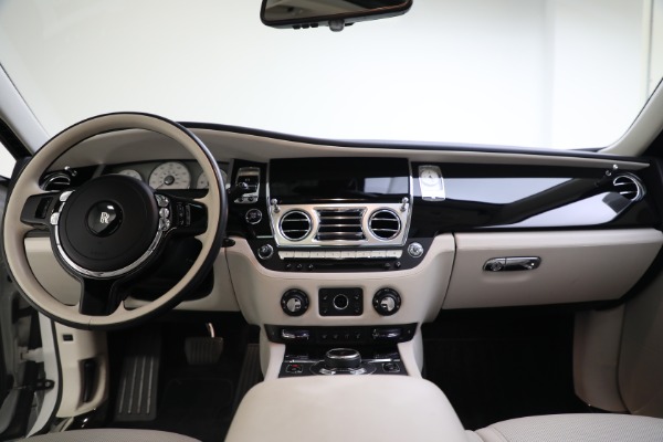 Used 2017 Rolls-Royce Ghost for sale $229,900 at Alfa Romeo of Greenwich in Greenwich CT 06830 26