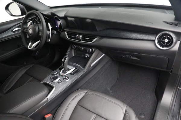 New 2022 Alfa Romeo Stelvio Sprint for sale $52,905 at Alfa Romeo of Greenwich in Greenwich CT 06830 19