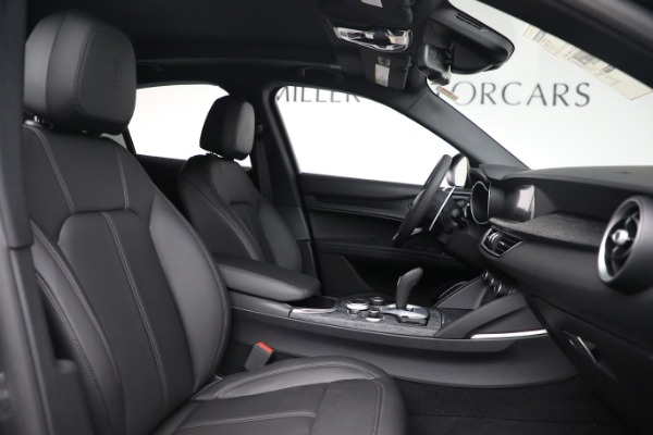 New 2022 Alfa Romeo Stelvio Sprint for sale $52,905 at Alfa Romeo of Greenwich in Greenwich CT 06830 20