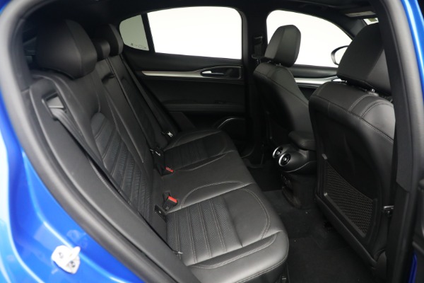 Used 2022 Alfa Romeo Stelvio Veloce for sale $32,900 at Alfa Romeo of Greenwich in Greenwich CT 06830 19