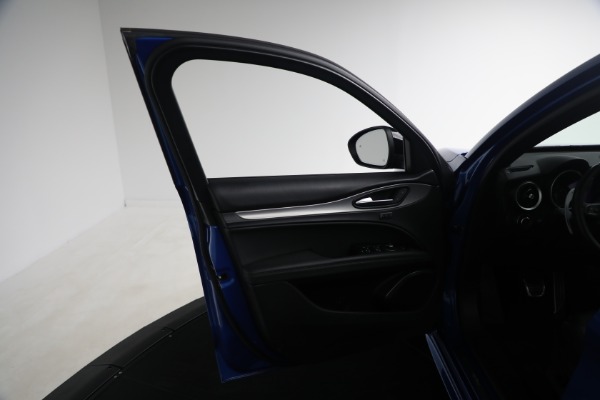 Used 2022 Alfa Romeo Stelvio Veloce for sale $32,900 at Alfa Romeo of Greenwich in Greenwich CT 06830 23