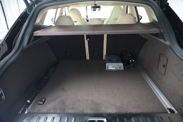 Used 2022 Aston Martin DBX for sale $105,900 at Alfa Romeo of Greenwich in Greenwich CT 06830 22