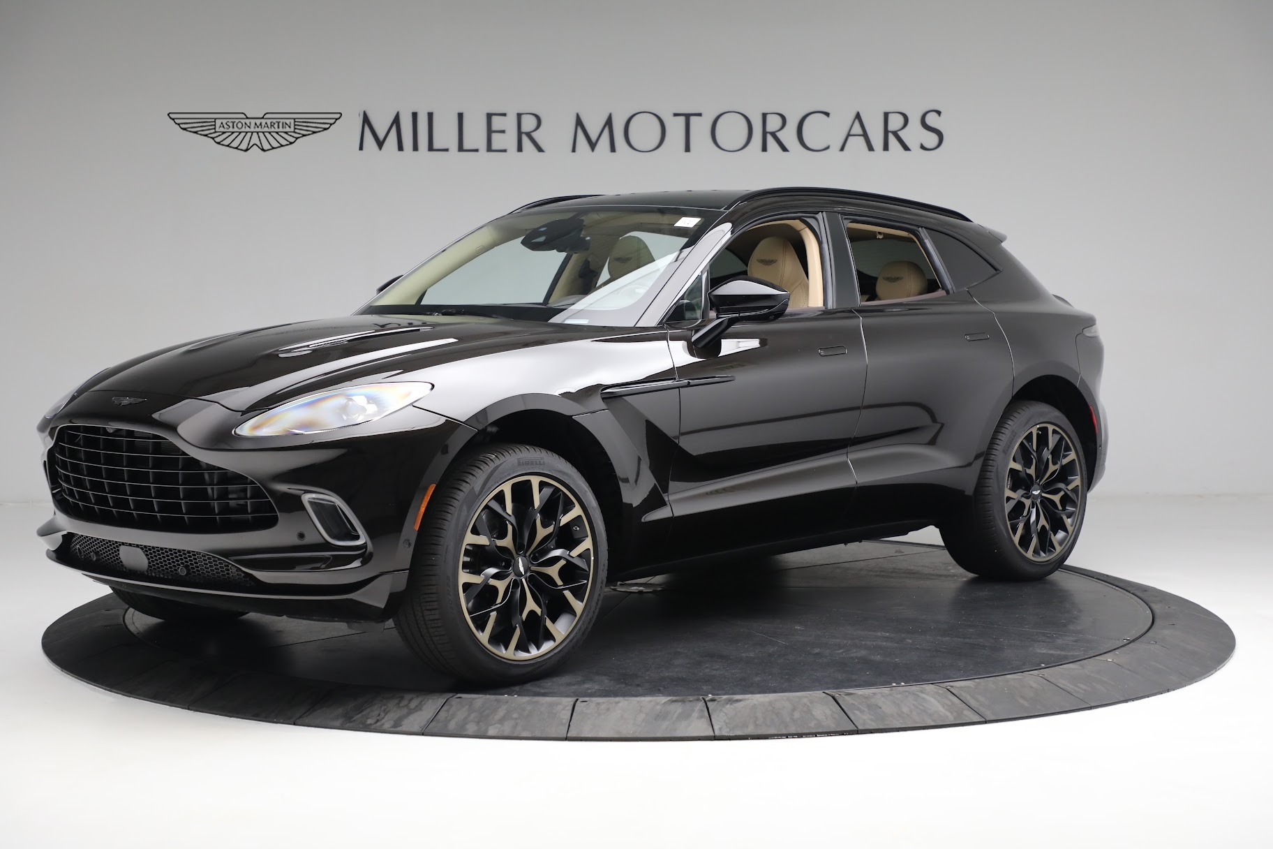 Used 2022 Aston Martin DBX for sale $105,900 at Alfa Romeo of Greenwich in Greenwich CT 06830 1