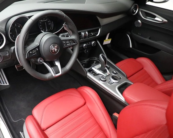 New 2022 Alfa Romeo Giulia Veloce for sale Sold at Alfa Romeo of Greenwich in Greenwich CT 06830 13