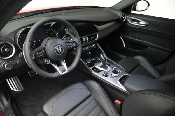Used 2022 Alfa Romeo Giulia Veloce for sale $29,900 at Alfa Romeo of Greenwich in Greenwich CT 06830 13