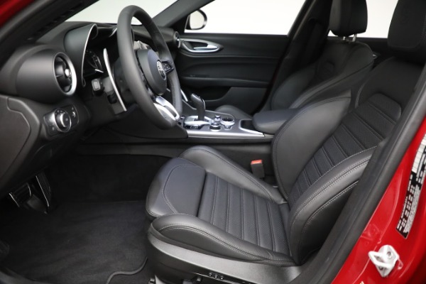 Used 2022 Alfa Romeo Giulia Veloce for sale $29,900 at Alfa Romeo of Greenwich in Greenwich CT 06830 14
