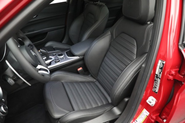 Used 2022 Alfa Romeo Giulia Veloce for sale $29,900 at Alfa Romeo of Greenwich in Greenwich CT 06830 15