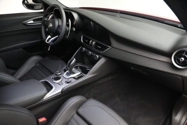 Used 2022 Alfa Romeo Giulia Veloce for sale $29,900 at Alfa Romeo of Greenwich in Greenwich CT 06830 16