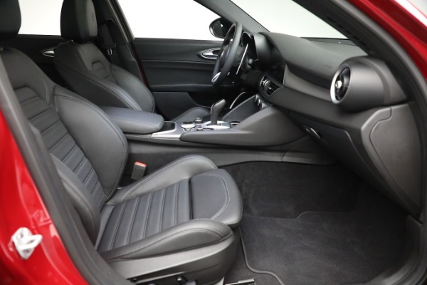 Used 2022 Alfa Romeo Giulia Veloce for sale $29,900 at Alfa Romeo of Greenwich in Greenwich CT 06830 17