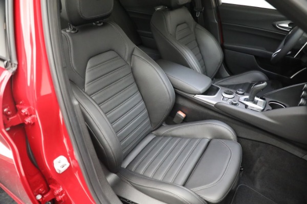 Used 2022 Alfa Romeo Giulia Veloce for sale $29,900 at Alfa Romeo of Greenwich in Greenwich CT 06830 18