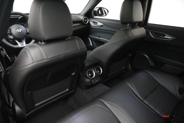 Used 2022 Alfa Romeo Giulia Veloce for sale $29,900 at Alfa Romeo of Greenwich in Greenwich CT 06830 19