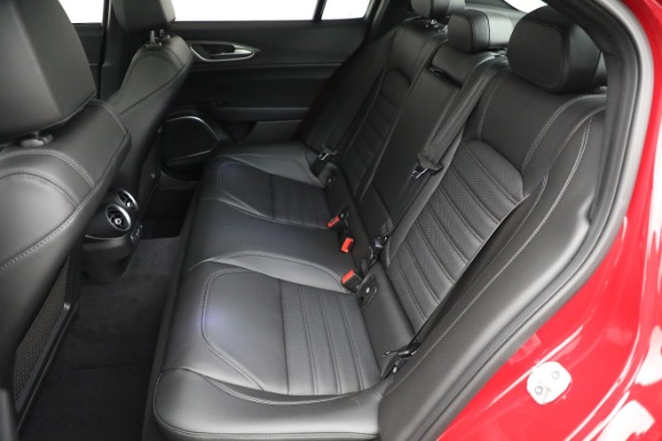 Used 2022 Alfa Romeo Giulia Veloce for sale $29,900 at Alfa Romeo of Greenwich in Greenwich CT 06830 20