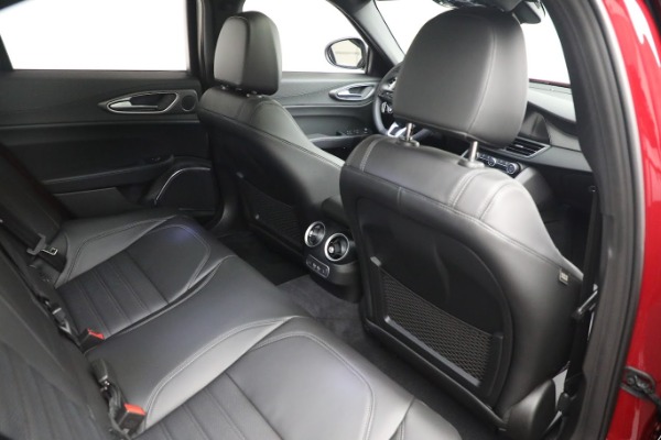 Used 2022 Alfa Romeo Giulia Veloce for sale $29,900 at Alfa Romeo of Greenwich in Greenwich CT 06830 21