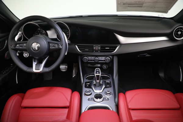 New 2022 Alfa Romeo Giulia Veloce for sale $55,160 at Alfa Romeo of Greenwich in Greenwich CT 06830 16