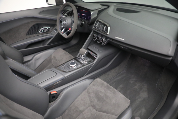 Used 2022 Audi R8 5.2 quattro V10 perform. Spyder for sale Sold at Alfa Romeo of Greenwich in Greenwich CT 06830 22