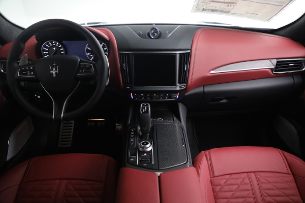 New 2022 Maserati Levante Trofeo for sale $164,316 at Alfa Romeo of Greenwich in Greenwich CT 06830 18