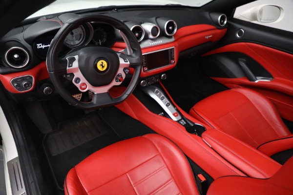 Used 2015 Ferrari California T for sale $169,900 at Alfa Romeo of Greenwich in Greenwich CT 06830 19