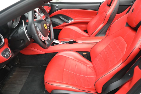 Used 2015 Ferrari California T for sale $169,900 at Alfa Romeo of Greenwich in Greenwich CT 06830 20