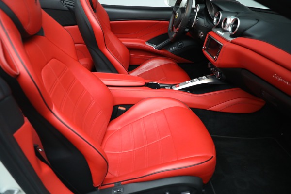 Used 2015 Ferrari California T for sale $169,900 at Alfa Romeo of Greenwich in Greenwich CT 06830 24
