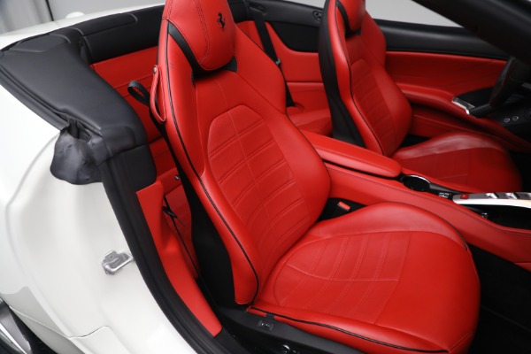 Used 2015 Ferrari California T for sale $169,900 at Alfa Romeo of Greenwich in Greenwich CT 06830 25