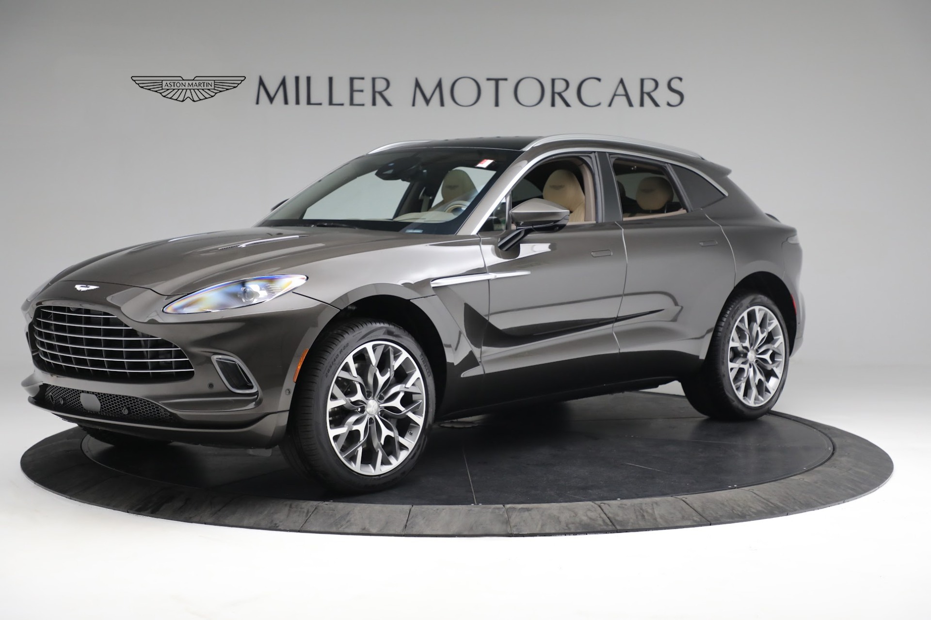 Used 2022 Aston Martin DBX for sale $227,646 at Alfa Romeo of Greenwich in Greenwich CT 06830 1