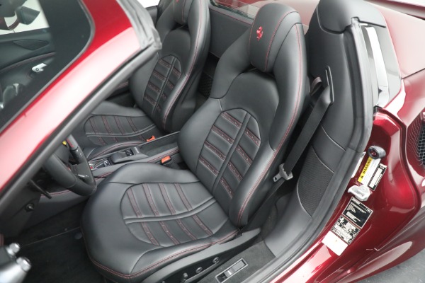 Used 2021 Ferrari F8 Spider for sale $549,900 at Alfa Romeo of Greenwich in Greenwich CT 06830 21