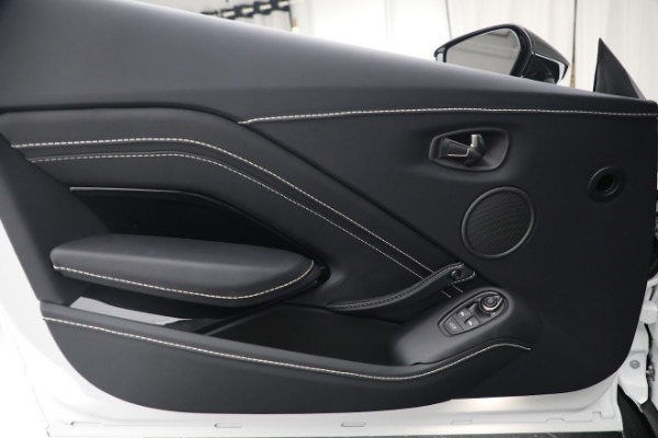 New 2022 Aston Martin Vantage Coupe for sale $185,716 at Alfa Romeo of Greenwich in Greenwich CT 06830 16