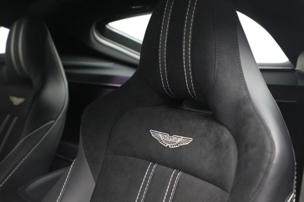 New 2022 Aston Martin Vantage Coupe for sale $185,716 at Alfa Romeo of Greenwich in Greenwich CT 06830 17