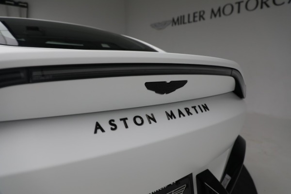 New 2022 Aston Martin Vantage Coupe for sale $185,716 at Alfa Romeo of Greenwich in Greenwich CT 06830 24