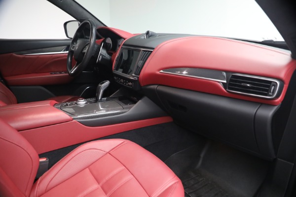 Used 2022 Maserati Levante Modena for sale $41,900 at Alfa Romeo of Greenwich in Greenwich CT 06830 14