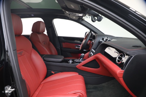 Used 2022 Bentley Bentayga V8 for sale $137,900 at Alfa Romeo of Greenwich in Greenwich CT 06830 27