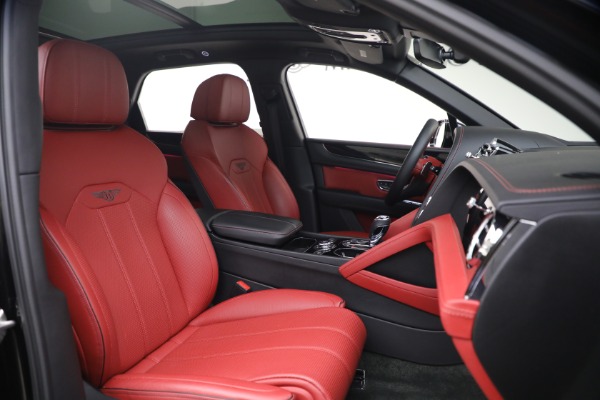 Used 2022 Bentley Bentayga V8 for sale $137,900 at Alfa Romeo of Greenwich in Greenwich CT 06830 28