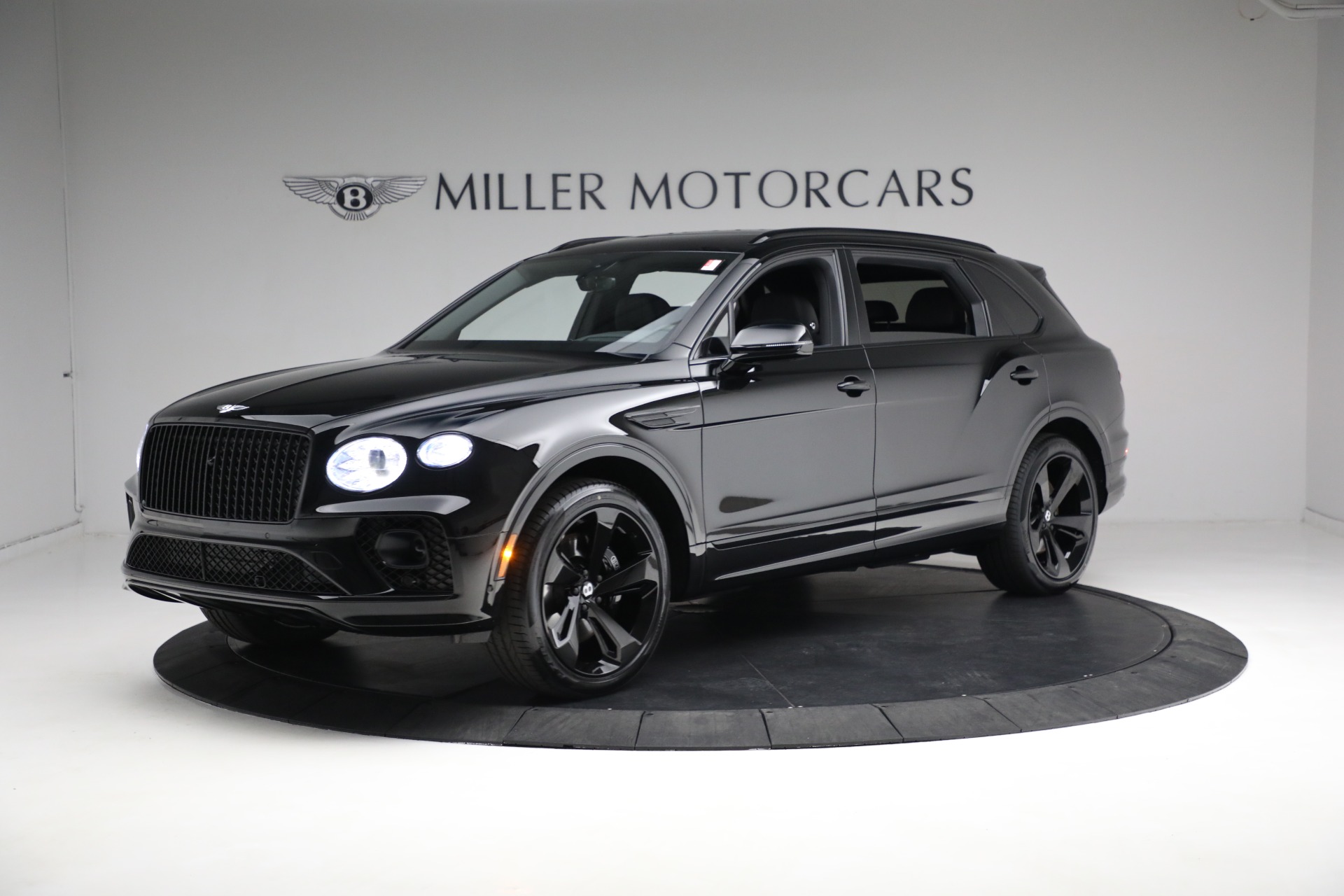 New 2023 Bentley Bentayga EWB V8 for sale $274,290 at Alfa Romeo of Greenwich in Greenwich CT 06830 1