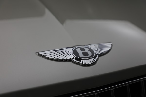 New 2023 Bentley Bentayga EWB Azure for sale $302,995 at Alfa Romeo of Greenwich in Greenwich CT 06830 11
