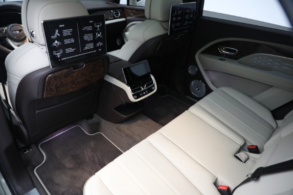 New 2023 Bentley Bentayga EWB Azure for sale $302,995 at Alfa Romeo of Greenwich in Greenwich CT 06830 17