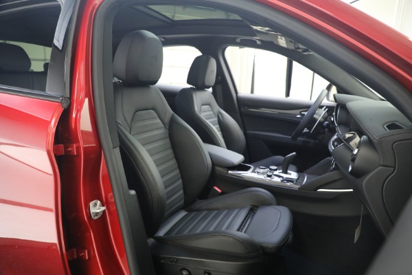 New 2023 Alfa Romeo Stelvio Quadrifoglio for sale $80,900 at Alfa Romeo of Greenwich in Greenwich CT 06830 17