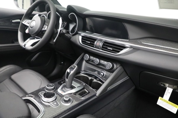 New 2022 Alfa Romeo Stelvio Quadrifoglio for sale $79,290 at Alfa Romeo of Greenwich in Greenwich CT 06830 20