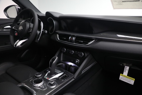 New 2022 Alfa Romeo Stelvio Quadrifoglio for sale $79,290 at Alfa Romeo of Greenwich in Greenwich CT 06830 27