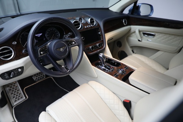 Used 2018 Bentley Bentayga W12 Signature for sale $129,900 at Alfa Romeo of Greenwich in Greenwich CT 06830 16