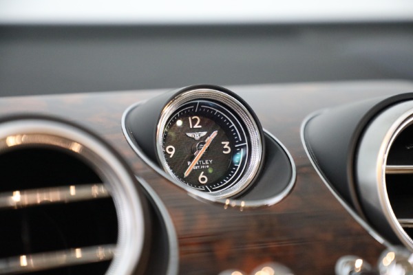 Used 2018 Bentley Bentayga W12 Signature for sale $129,900 at Alfa Romeo of Greenwich in Greenwich CT 06830 19